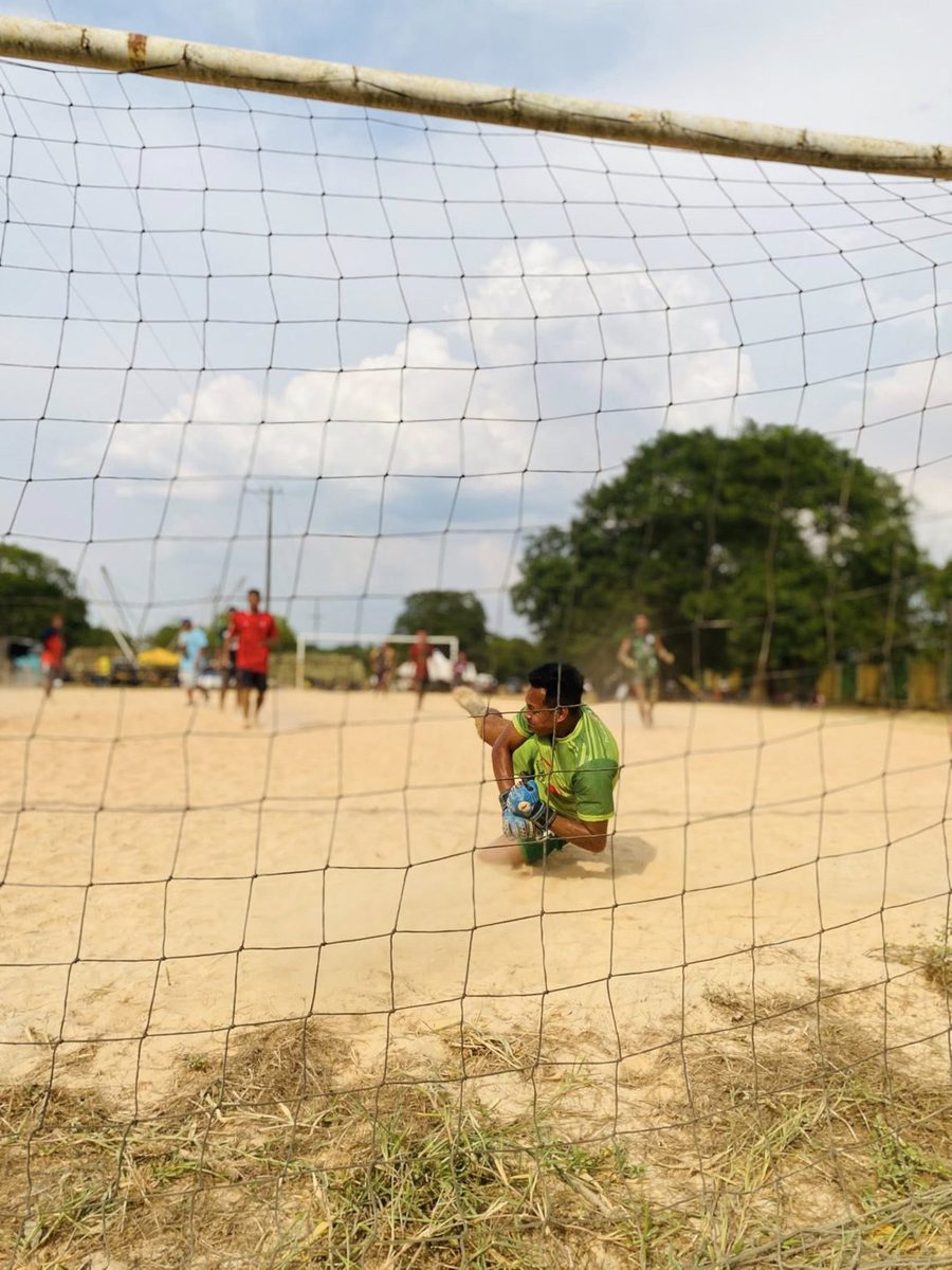Partido de fútbol comunitario